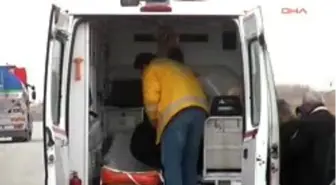 Minibüs Şarampole Yuvarlandı: 2 Yaralı