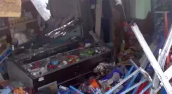 Direksiyon Hakimiyetini Kaybetti, Otomobille Büfeye Girdi