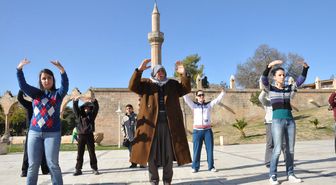 Balıklıgöl'ün Yanında Yoga Yaptılar