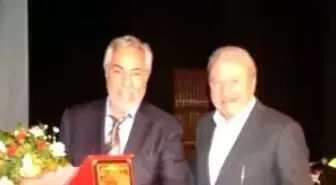 'dianisos' Ödülleri Nihat Behram ve Rutkay Aziz'e Gitti