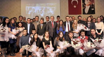 Ödüllü Genç İletişimcilere Rektör Sürprizi