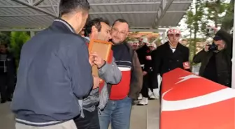 İntihar Eden Asker Toprağa Verildi