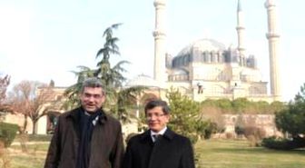 Edirne'de Bulunan Bakan Davutoğlu, Belediye Başkanı CHP'li Sedefçi'yi Makamında Ziyaret Etti