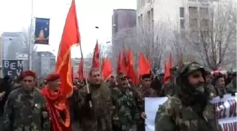 Kosova'da 20 Bine Yakın Uçk Gazisinden Protesto Gösterisi