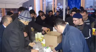 Cemaate Ballı Süt ve Simit İkramı