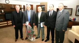 Başkan'a Yahya Kaptan Sakinlerinden Hizmet Teşekkürü