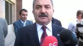 Zeybek, Genç Siyasetçilere Ders Verdi