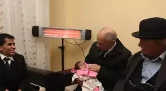 Başkan Akbaş, Yeni Doğan Bebekleri Ziyaret Ediyor