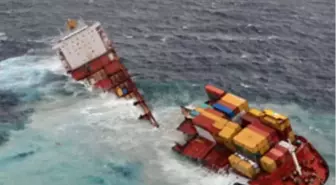 Kargo Gemisi Rena Batıyor