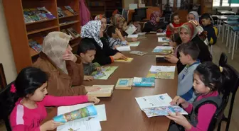 Veliler Çocuklarıyla Birlikte Okuyor