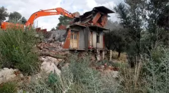 Patara'da Kaçak Yapılar Yıkılıyor