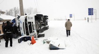 Ahlat'ta Trafik Kazası: 1 Ölü, 1 Yaralı