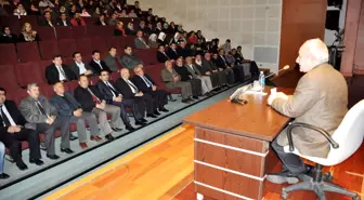 Üniversitede 'Eğitimde Sevgi, Sevgide Eğitim' Konulu Konferans Düzenlendi