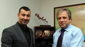 Genel Sekreter Aktekin'e Kickboksçulardan Plaket