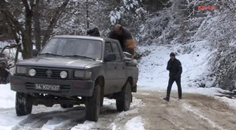 Yaban Hayvanları İçin Ormanlık Alana Yem Bırakıldı