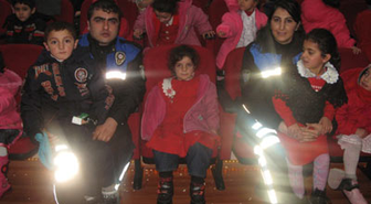 Polis Amcalardan Sinema Keyfi