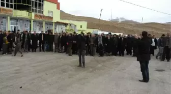 Tahliye Olan Başkale Eski Belediye Başkanı'na Miting Gibi Karşılama