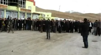 Van Başkaleyenidencezaevinden Çıkan Başkanlarını Miting Havasında Karşıladılar