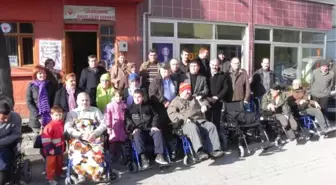 Engellilere 8 Akülü Sandalye Hediye Edildi