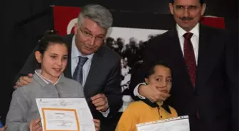 Vali Topaca, Öğrencilerin Karne Sevincine Ortak Oldu