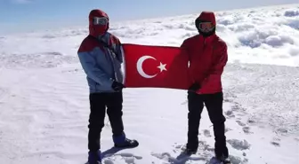 Dağda Ölen Üniversiteli Dağcı Uludağ'ın Zirvesinde Anıldı