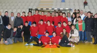 Mev Koleji Hentbolde İzmir Şampiyonu