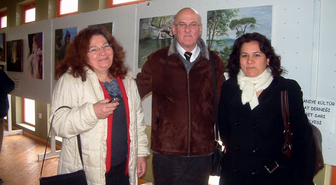 Öğrencileriyle Birlikte Sergi Açtı