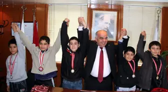 Madalyalı Güreşçilerden Nazilli Ticaret Odası'na Ziyaret
