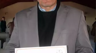 Köy İmamı Arıcılık Belgesi Aldı