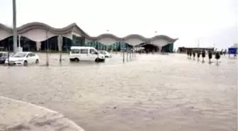 Hatay Havaalanı Göle Döndü, Seferler İptal