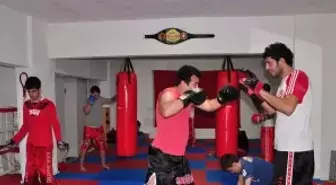 Türkiye Şampiyonu Yeni Şampiyonlar Yetiştirmek İçin Kolları Sıvadı