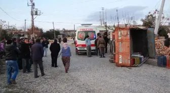Kamyonet Elektrik Direğine Çarptı; 1 Ölü, 2 Yaralı