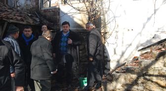 Kula AK Parti'den Evleri Yanan Ailelere Ziyaret