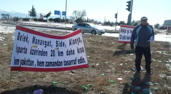 Sürücüleri El İlanı ile Isparta'ya Yönlendiriyor