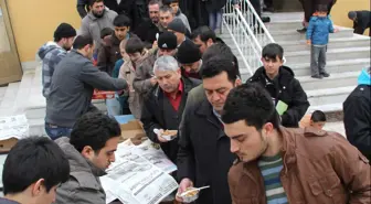 Çorum Mevlana Camii'nden 1500 Kişiye Helva ve Ekmek