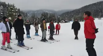 Çankırı'da Gençler Ücretsiz Kayak Öğreniyor