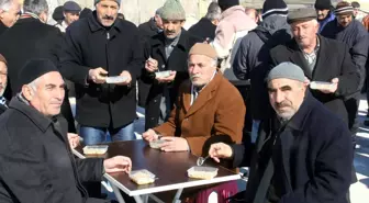 Kaymakam Tanrıkulu'ndan Cami Cemaatine Aşure