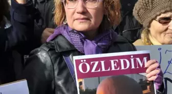 Tutuklu Yakınlarından Çiçekli, Şiirli Protesto