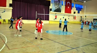 Nevşehir'de Küçük Kızlar Voleybol Müsabakaları Başladı