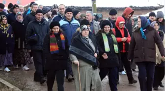 Kara Rağmen Yürüyüşler Devam Etti