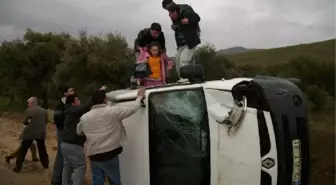 Engelli Öğrenciler Devrilen Minibüsten Cam Kırılarak Çıkarıldı