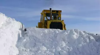 Kapanan 215 Köy Yolundan 143'ü Açıldı