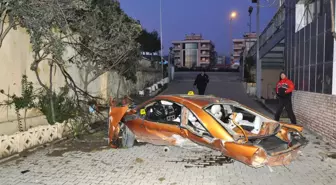 İzmir'de Trafik Kazısı: 2 Ölü, 2 Yaralı