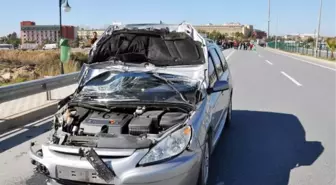 Motosiklet ile Otomobil Kontrolsüz Kavşakta Çarpıştı: 1 Ölü, 3 Yaralı