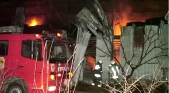 Denizli'deki 2 Mobilya Fabrikasındaki Yangın