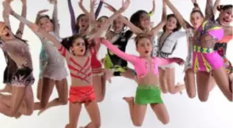 Ünlüler 'Kıvılcım'ları Çocuklarıyla İzledi