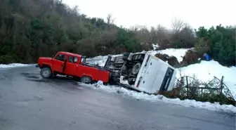 Maden İşçilerini Taşıyan Midibüs Devrildi: 5 Yaralı