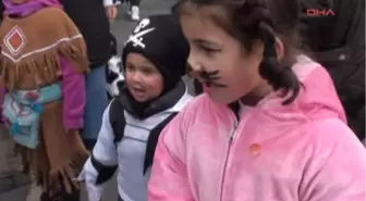 Almanya'daki Karnaval Çocuklara Yaradı