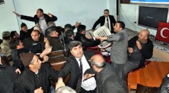 Elazığ2köylüler, Hes'i Anlatmaya Gelen Görevlilere Saldırdı 2 Yaralı