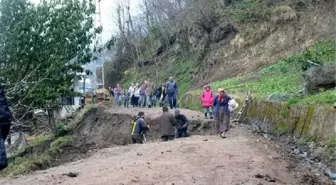 Okula Gitmek İçin 5 Kilometre Yol Yürüyorlar